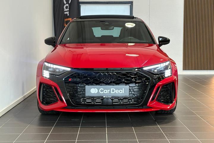 Rød Audi RS3 fra 2022