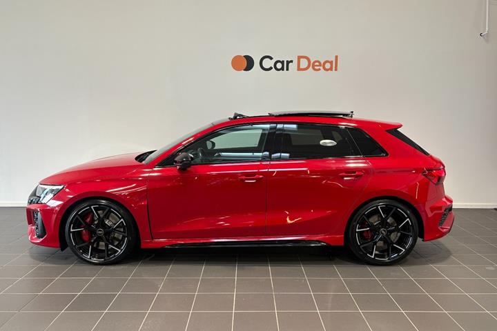 Rød Audi RS3 fra 2022