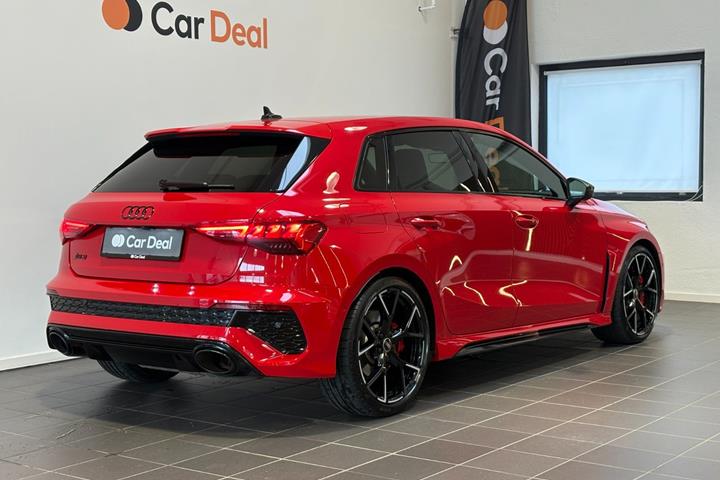 Rød Audi RS3 fra 2022