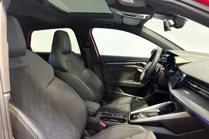 Rød Audi RS3 fra 2022