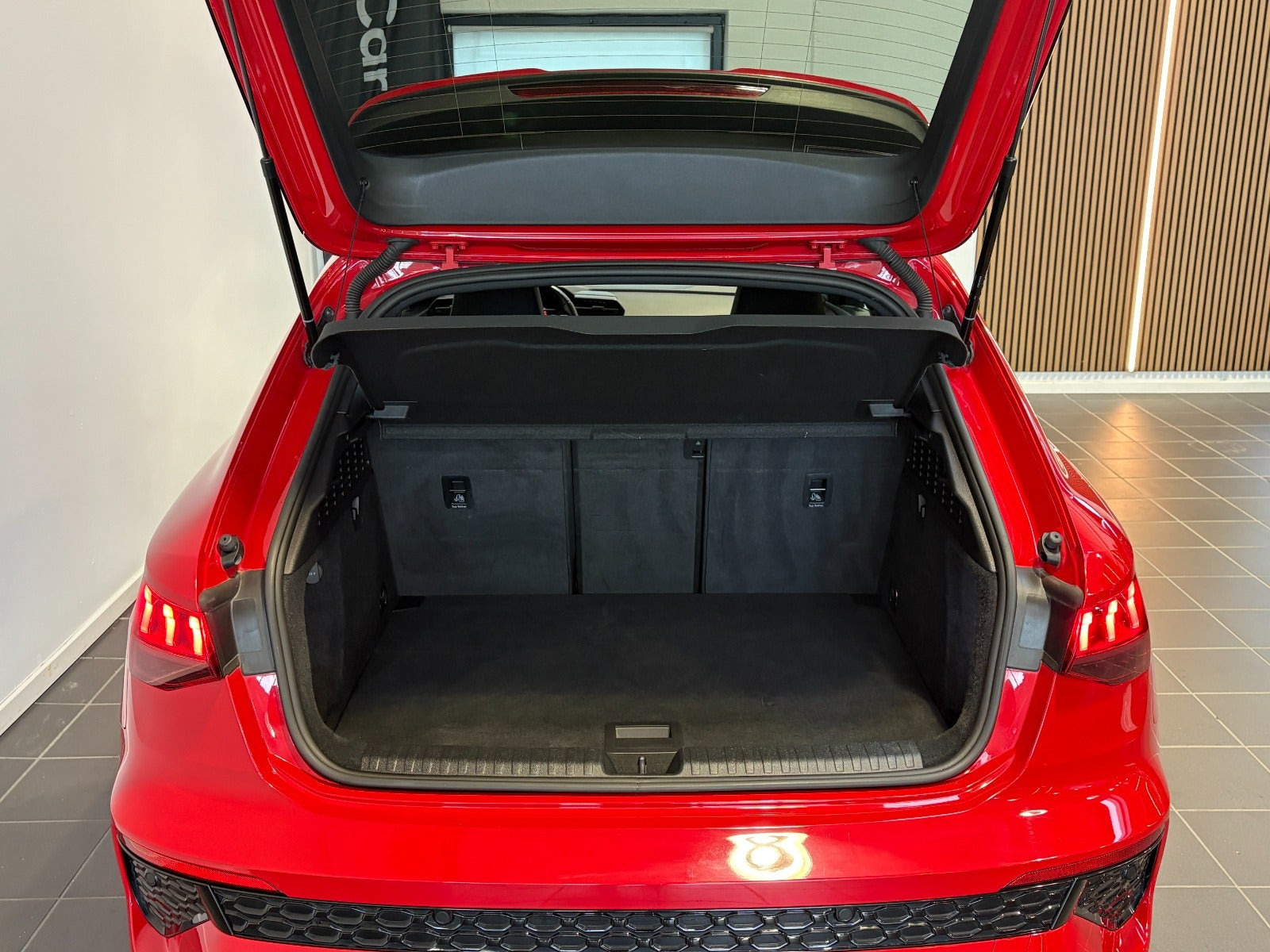 Rød Audi RS3 fra 2022