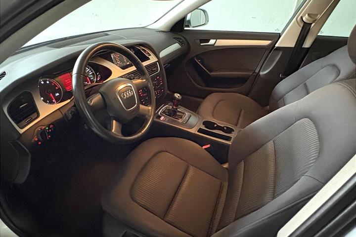 Sølv Audi A4 fra 2008