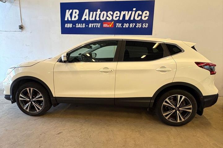 Hvid Nissan Qashqai fra 2017