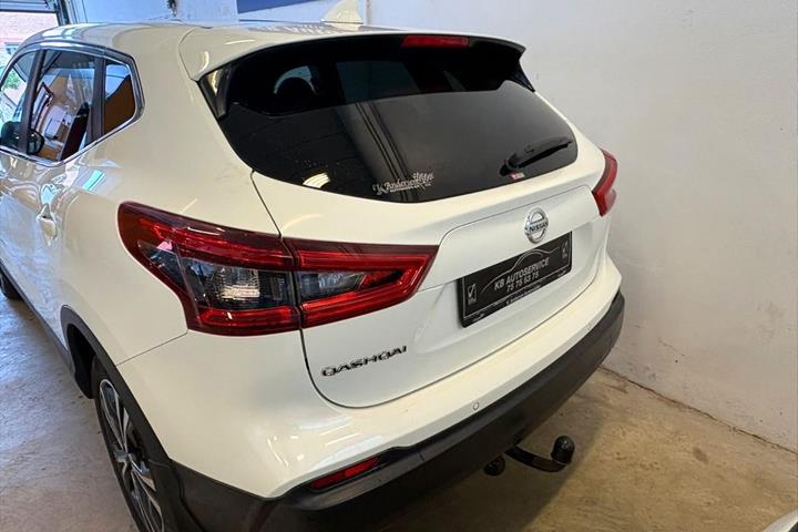 Hvid Nissan Qashqai fra 2017