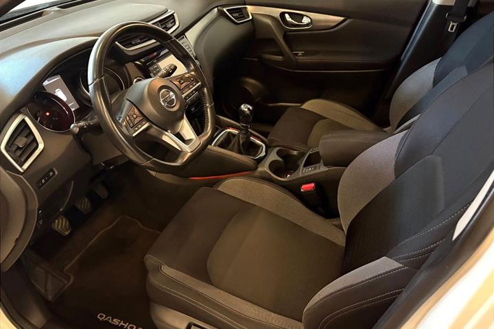 Hvid Nissan Qashqai fra 2017