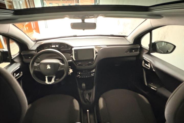 Sort Peugeot 208 fra 2016