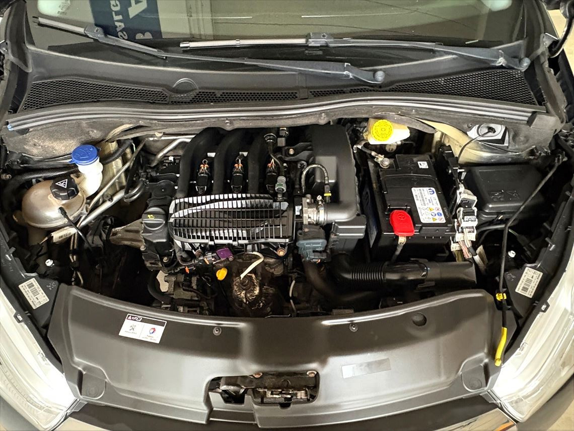 Sort Peugeot 208 fra 2016