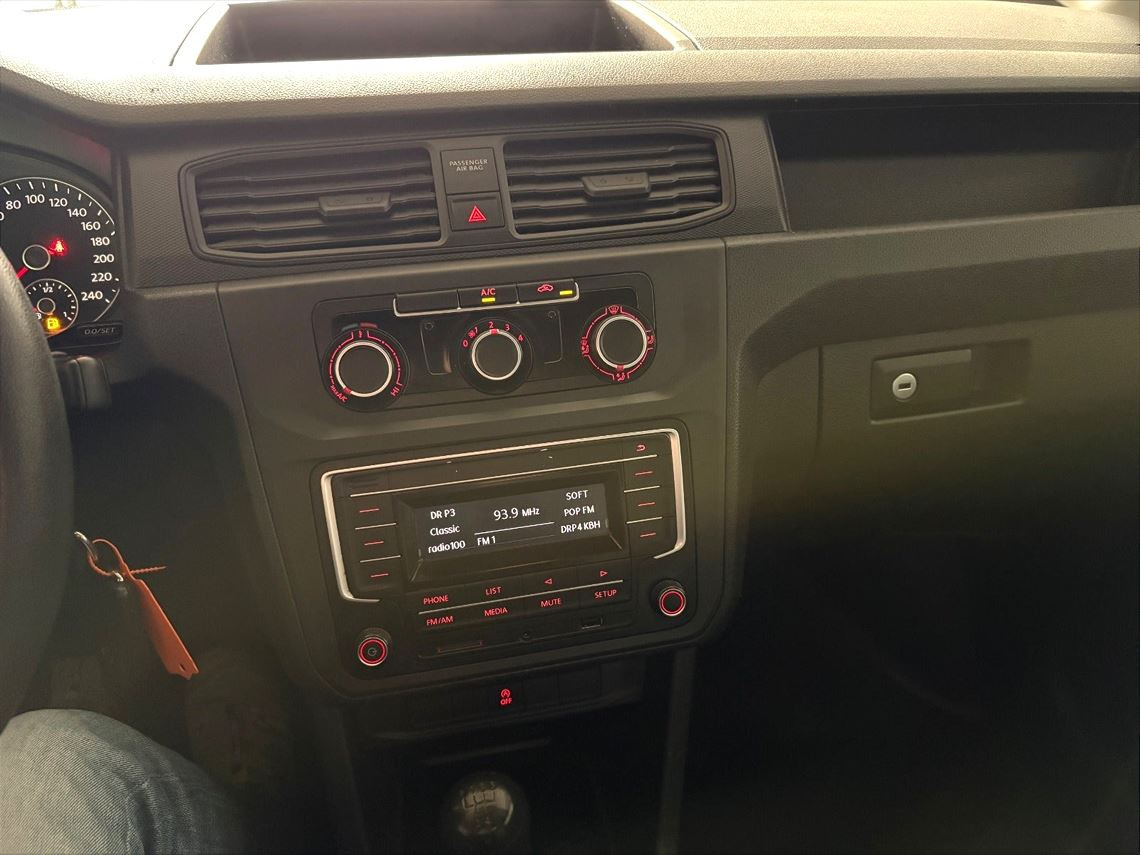 Hvid VW Caddy fra 2017