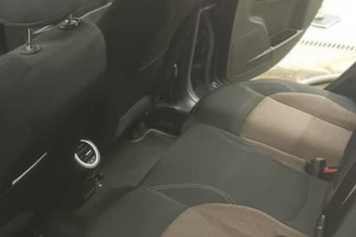 Blå Alfa Romeo Giulietta fra 2014
