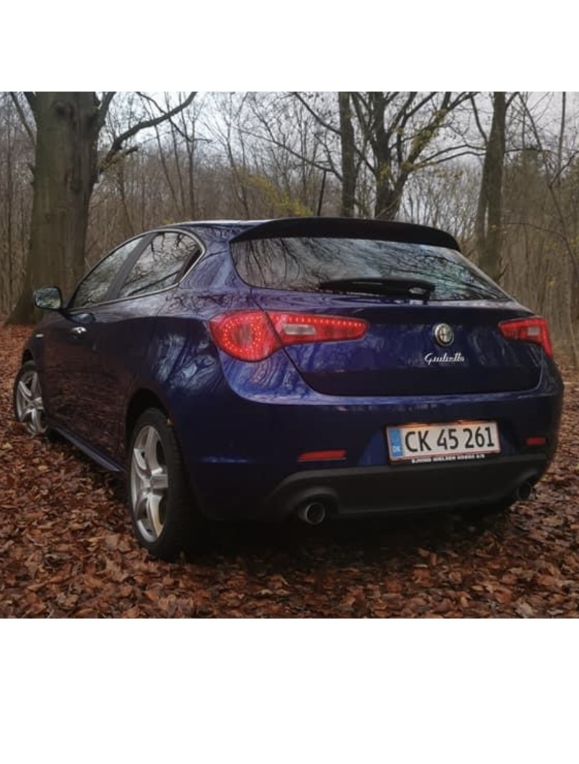 Blå Alfa Romeo Giulietta fra 2014