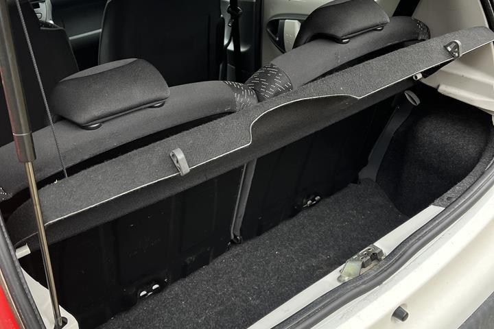 Hvid Peugeot 107 fra 2011