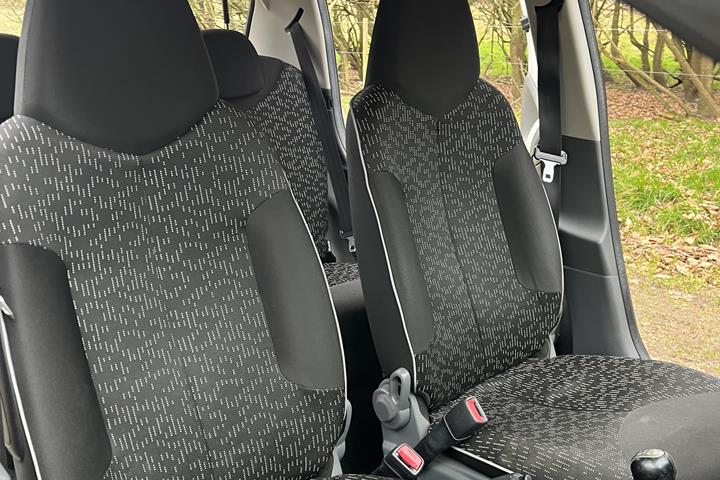 Hvid Peugeot 107 fra 2011
