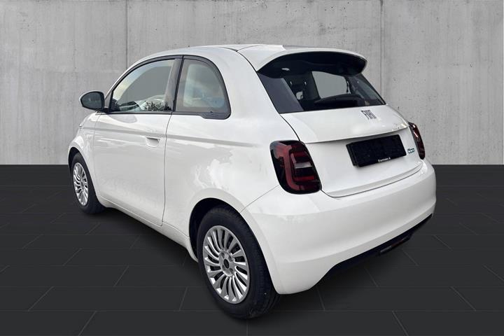 Hvid Fiat 500e fra 2023