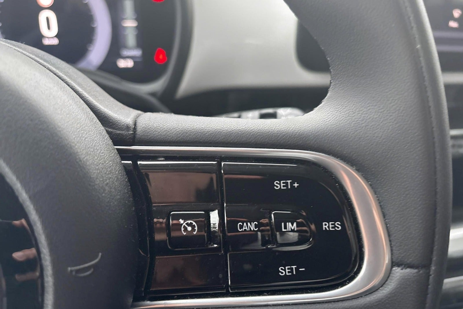 Hvid Fiat 500e fra 2023