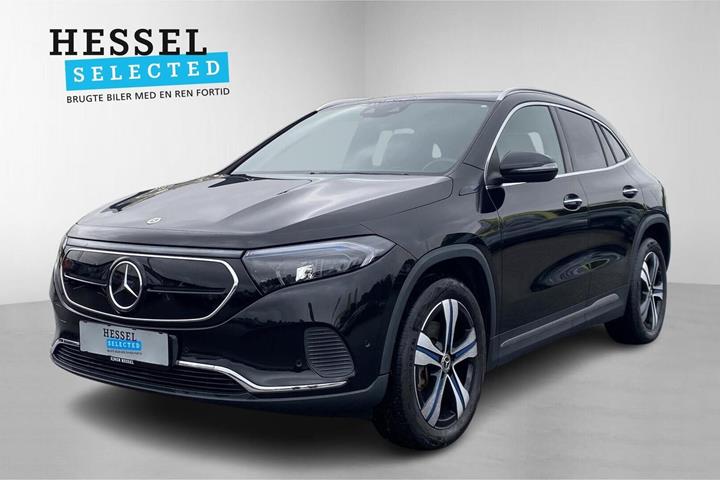 Sort Mercedes EQA250 fra 2021 set udefra