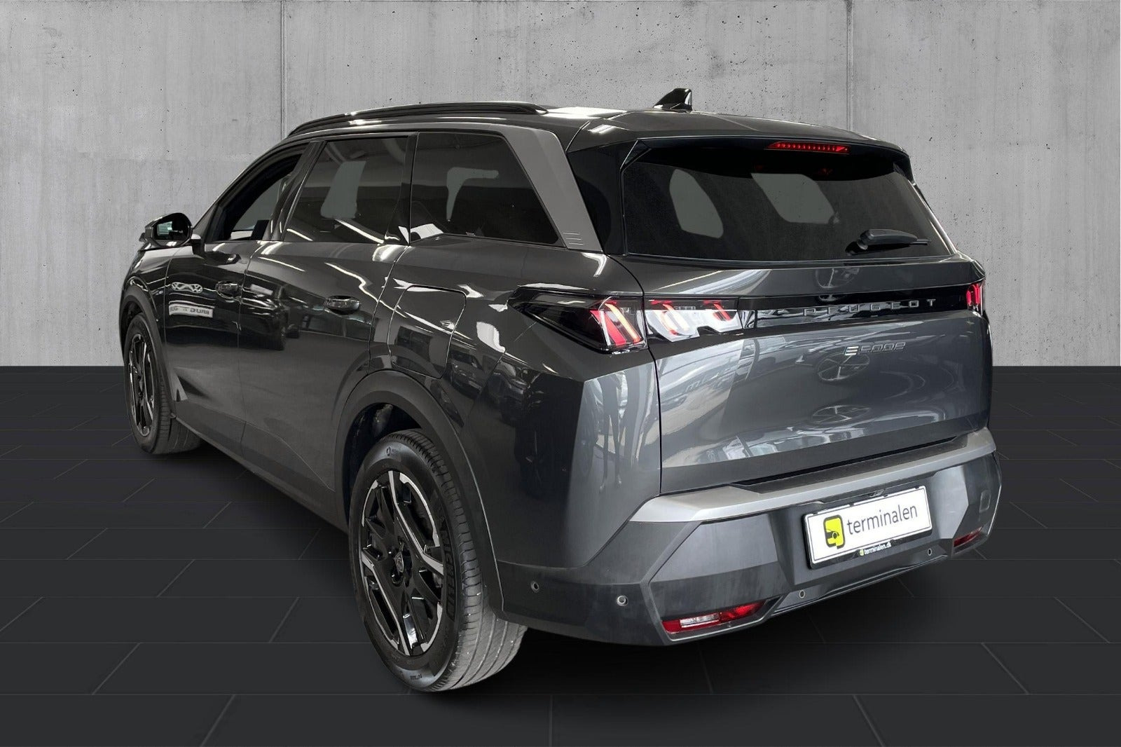 Sort Peugeot e-5008 fra 2025