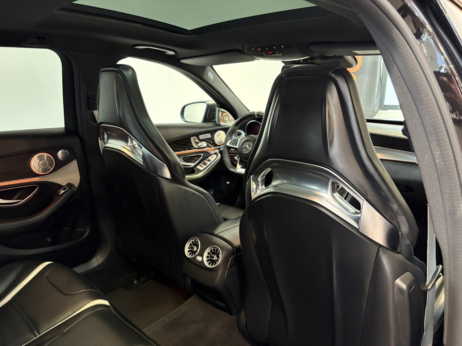 Sort Mercedes C63 fra 2016