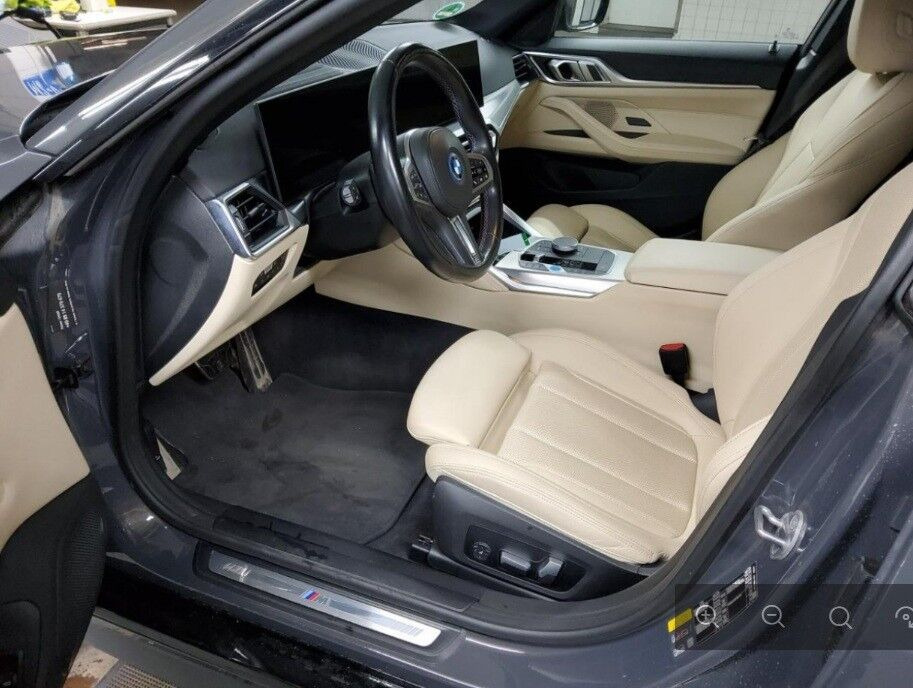 Grå BMW i4 fra 2023
