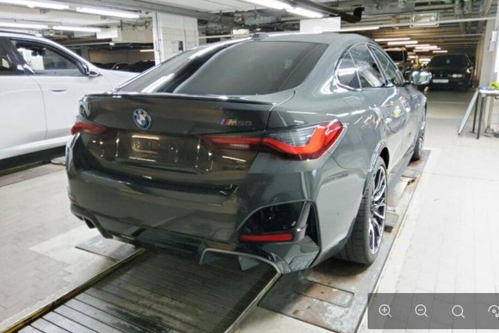 Grå BMW i4 fra 2023
