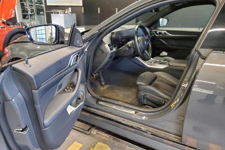 Grå BMW i4 fra 2023