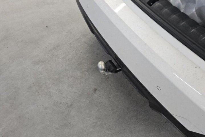 Hvid BMW i4 fra 2023