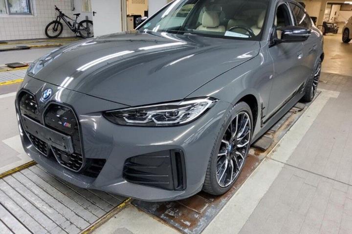 Grå BMW i4 fra 2023