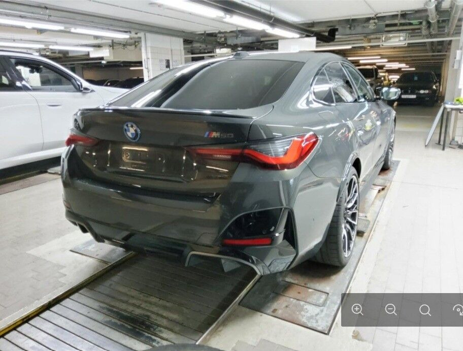 Grå BMW i4 fra 2023