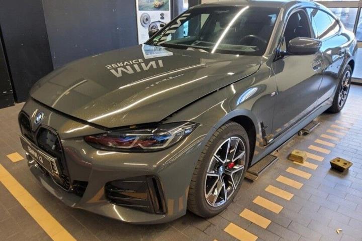 Grå BMW i4 fra 2023