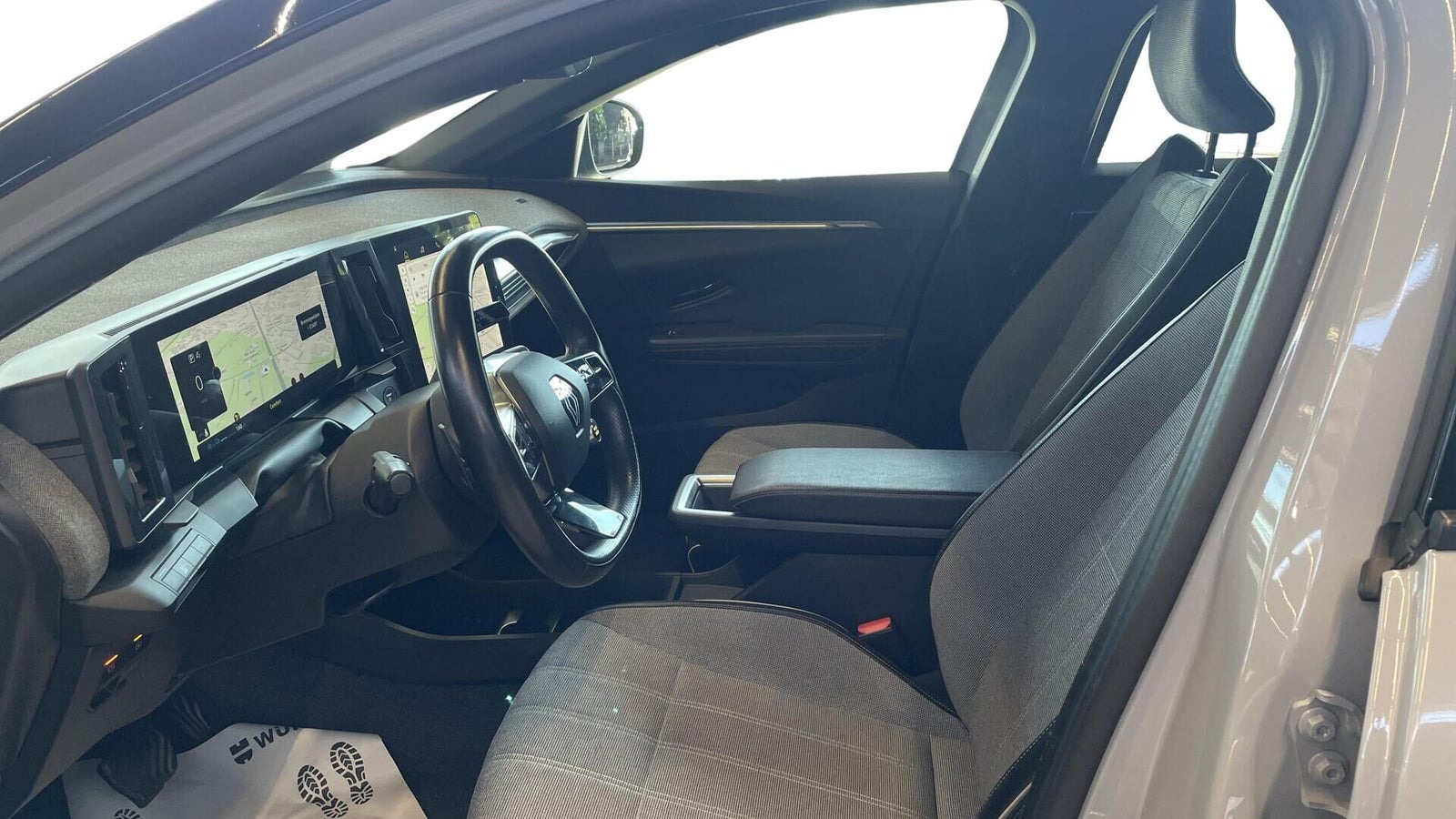 Grå Renault Megane E-Tech fra 2024