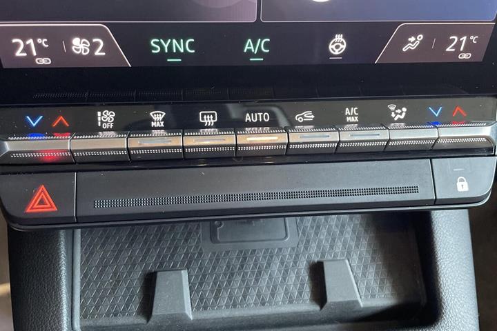 Grå Renault Megane E-Tech fra 2024