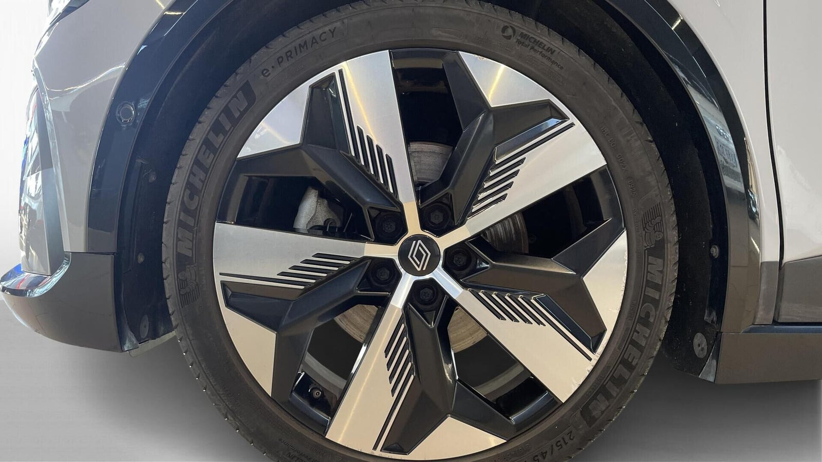 Grå Renault Megane E-Tech fra 2024