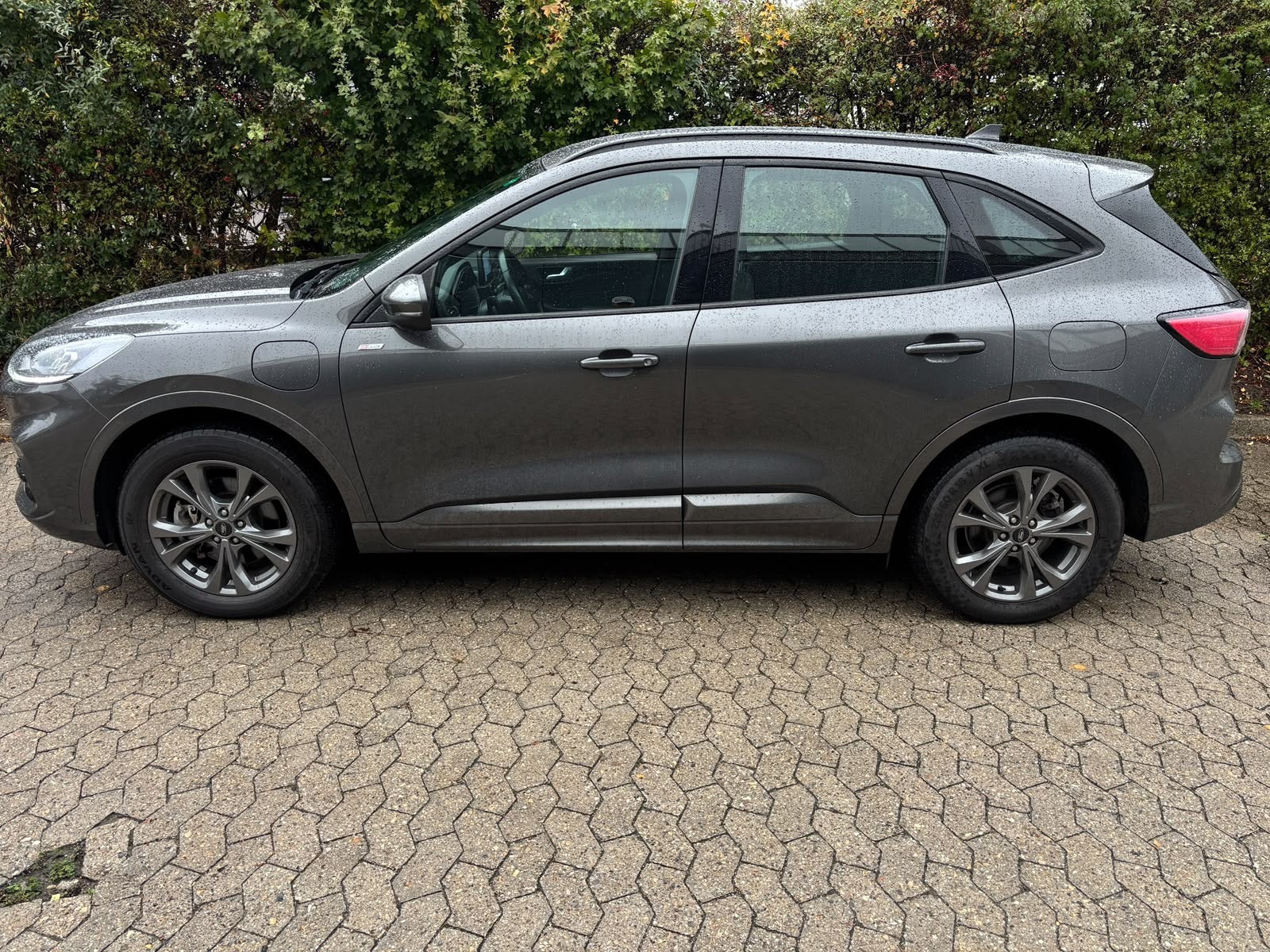 Grøn Ford Kuga fra 2021