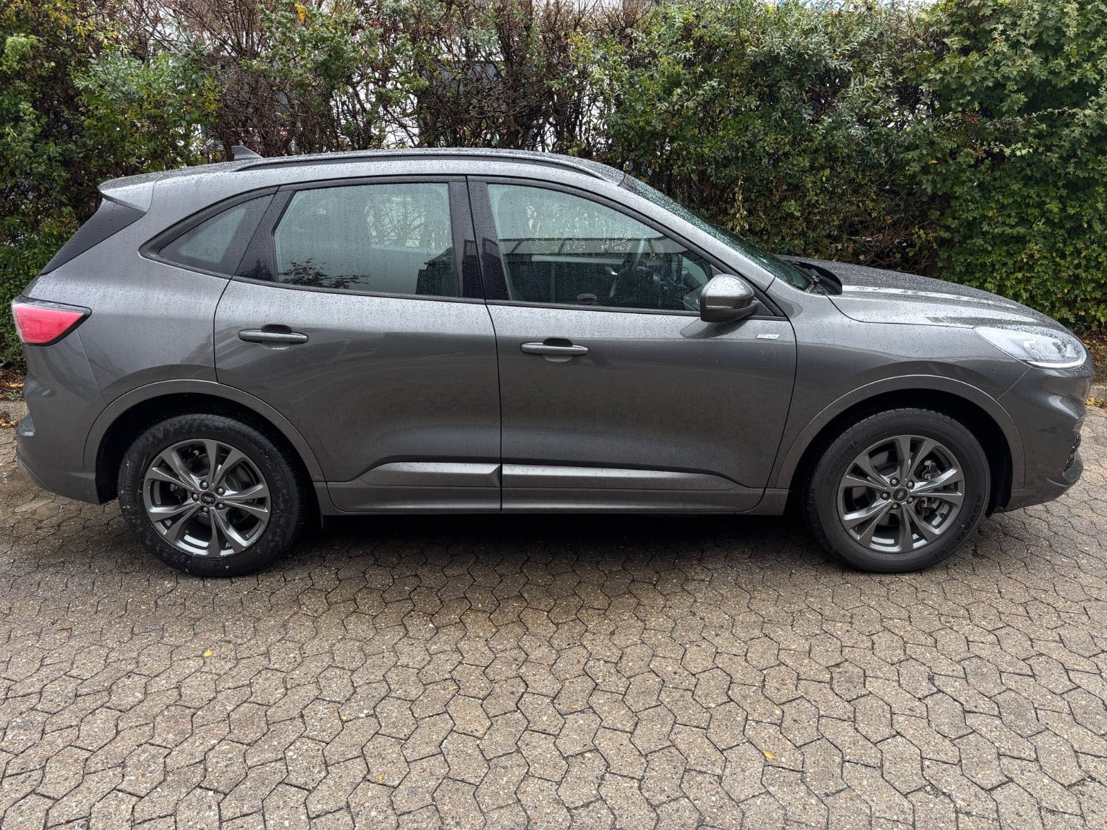 Grøn Ford Kuga fra 2021