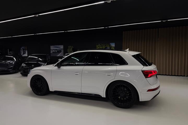 Sort Audi Q5 fra 2017