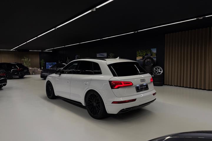 Sort Audi Q5 fra 2017