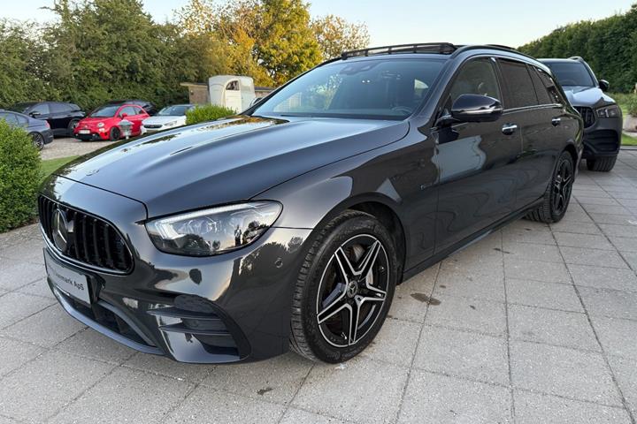 Grå Mercedes E300 de fra 2021