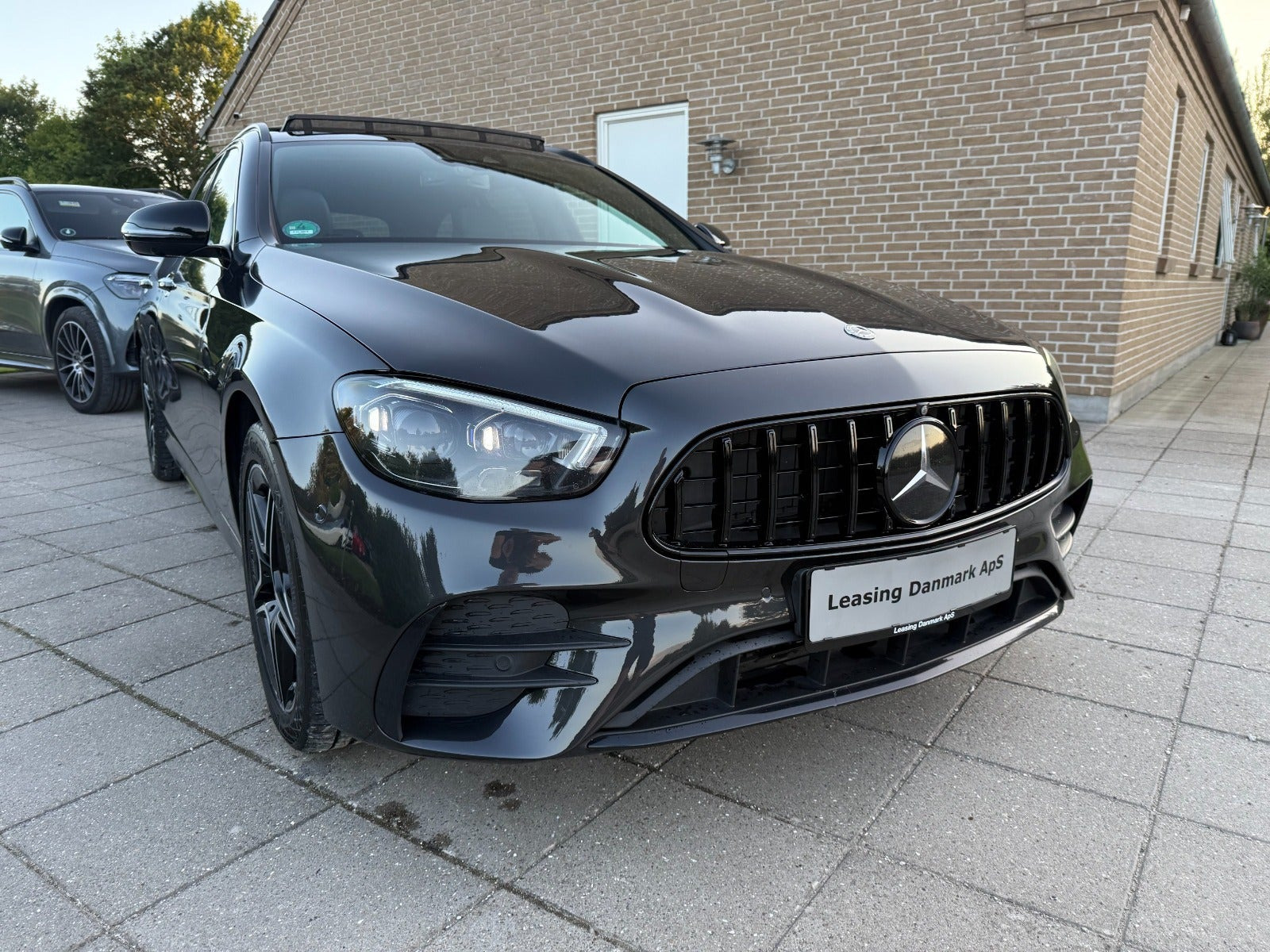 Grå Mercedes E300 de fra 2021