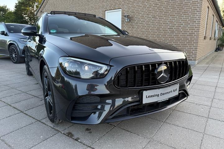 Grå Mercedes E300 de fra 2021