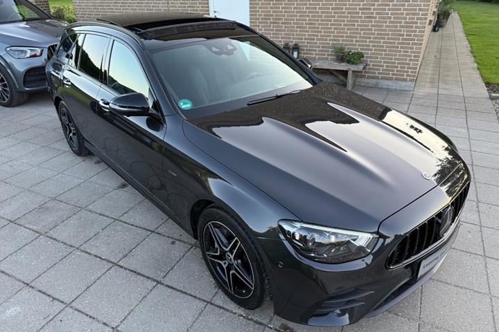 Grå Mercedes E300 de fra 2021