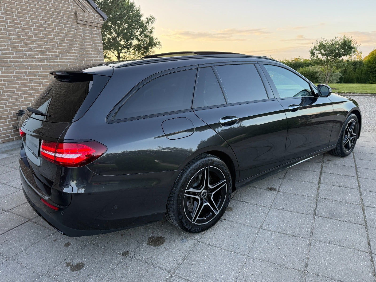 Grå Mercedes E300 de fra 2021
