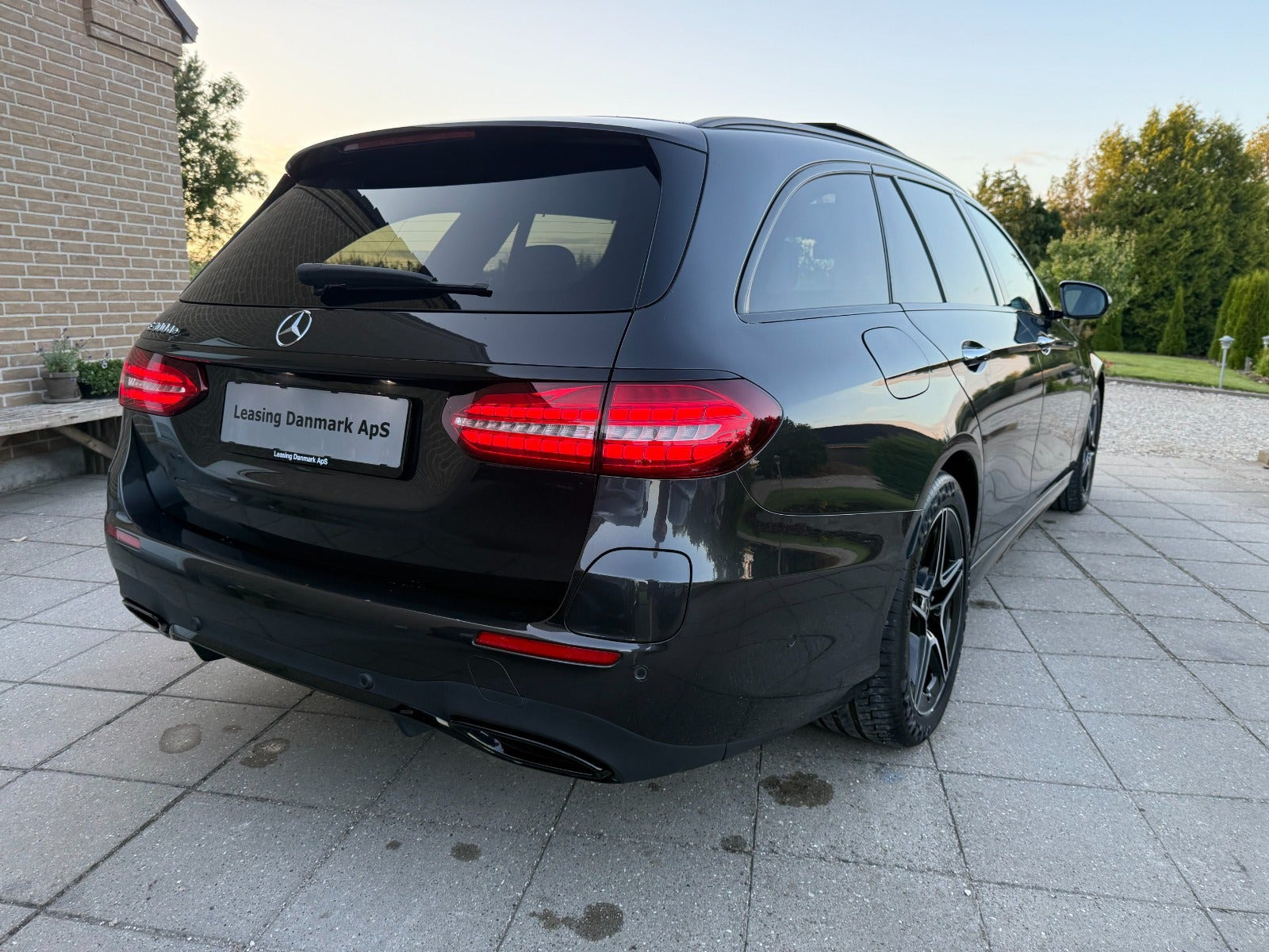 Grå Mercedes E300 de fra 2021