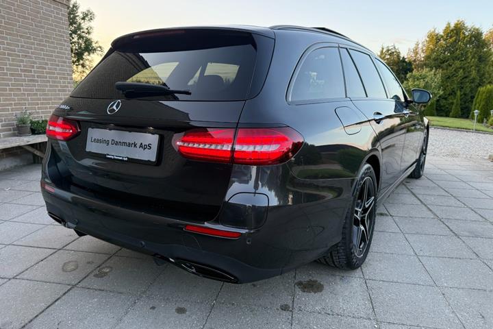Grå Mercedes E300 de fra 2021