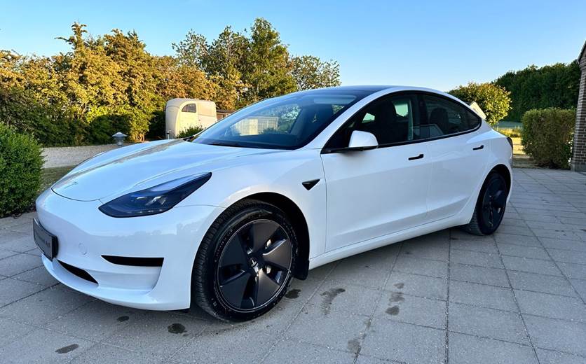 Tesla Model 3 RWD