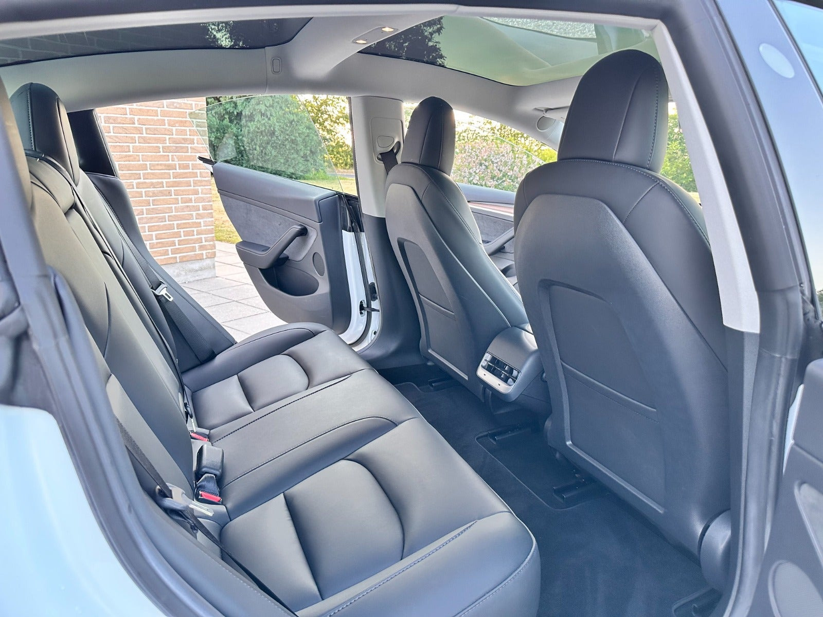 Hvid Tesla Model 3 fra 2022
