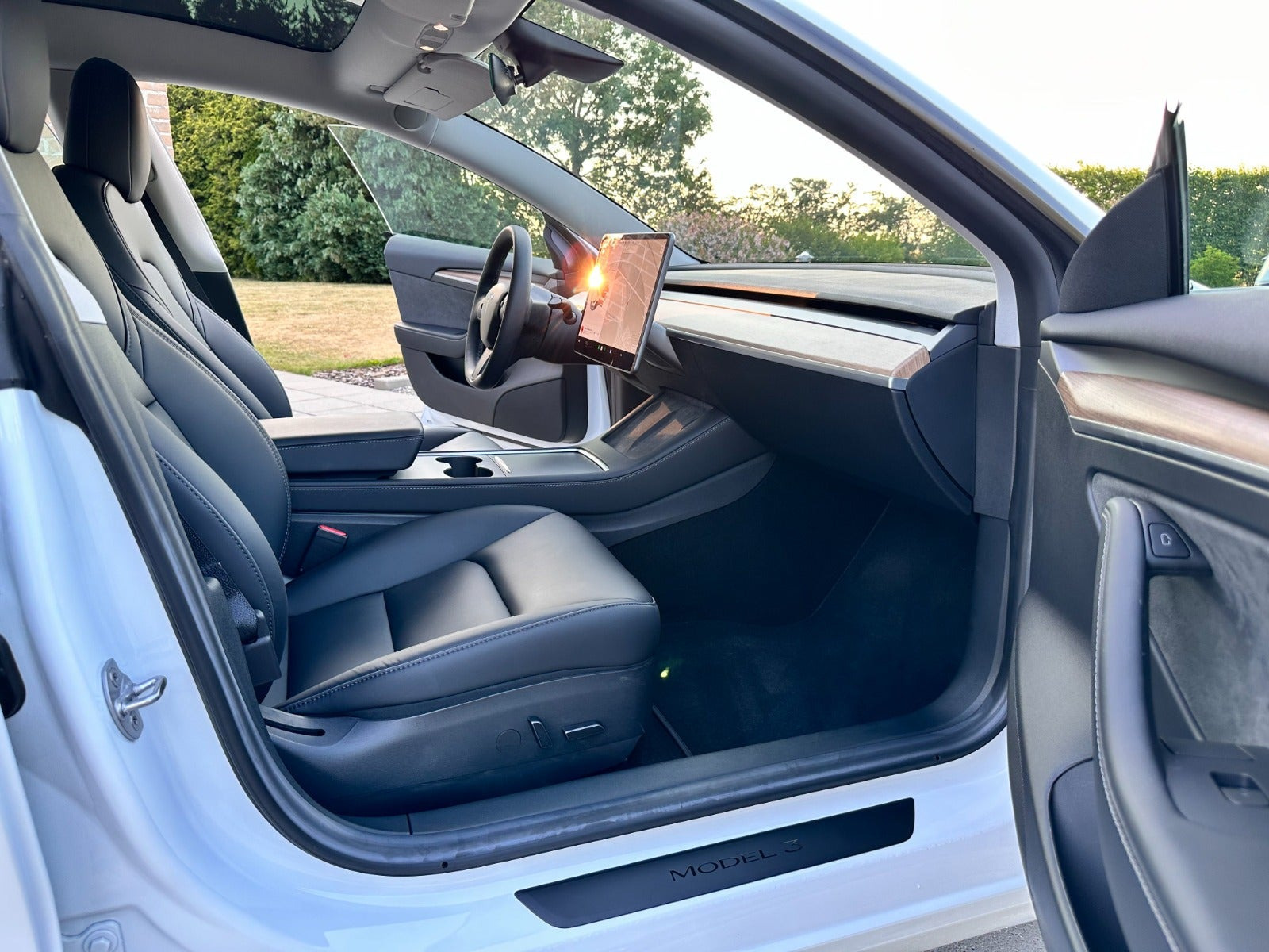 Hvid Tesla Model 3 fra 2022