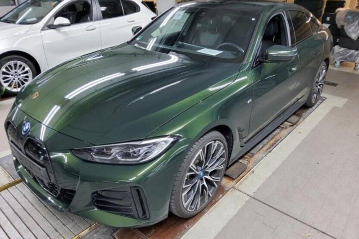 Grøn BMW i4 fra 2023