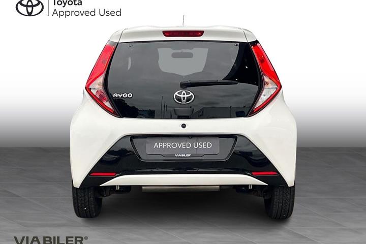 Hvid Toyota Aygo fra 2021