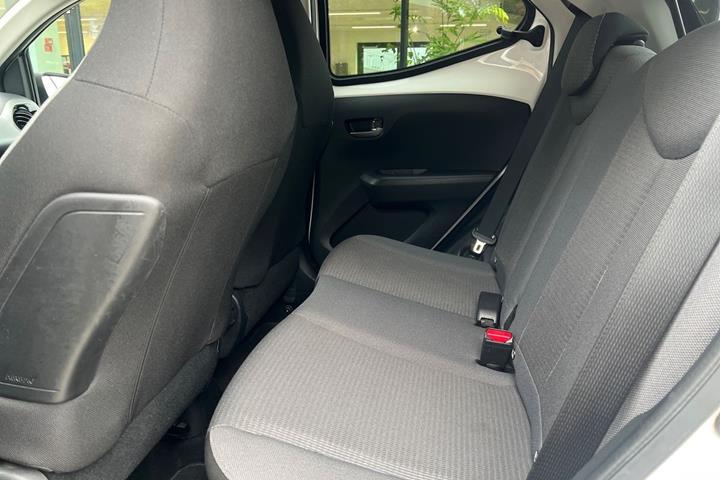 Hvid Toyota Aygo fra 2021