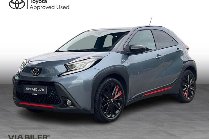 Grå Toyota Aygo X fra 2023