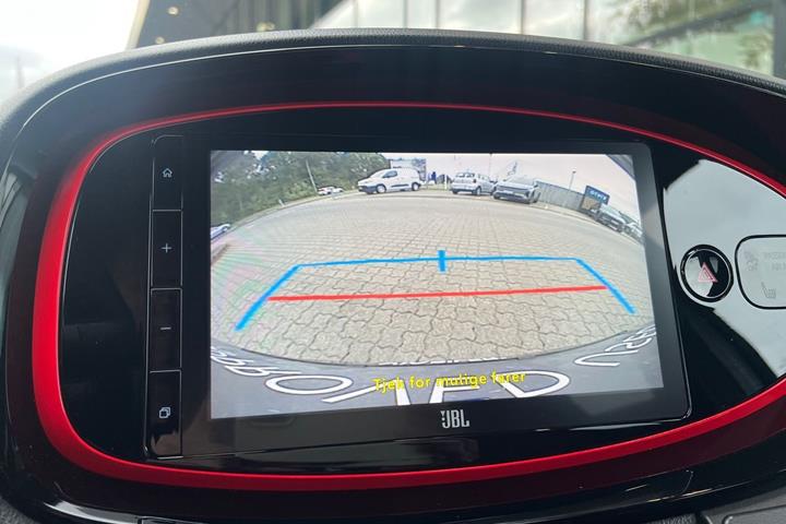 Grå Toyota Aygo X fra 2023